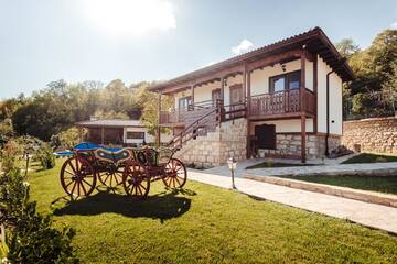 Фото Дома для отпуска Guest House Hristova Kashta - Христова Къща г. Cherni Vrŭkh 1